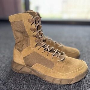Tan OAKLEY Tactical Boots || NWOT Oakley Light Assault 2 Boot in Coyote Brown